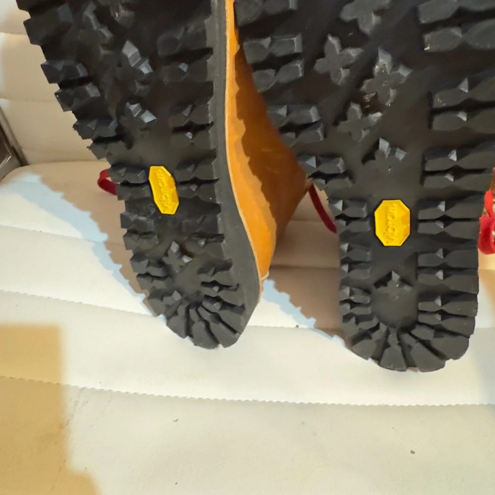 Danner Women’s Cascade Clovis GORE-TEX Boots - Tan and Red - Picture 7 of 10